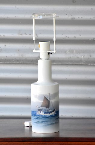 Kongelig bordlampe med marinemotiv