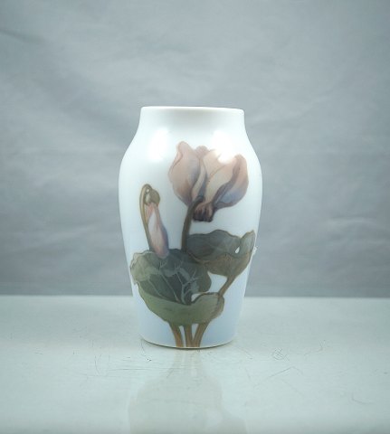 RC. Vase nr. 254/88 Cyclamen blomst