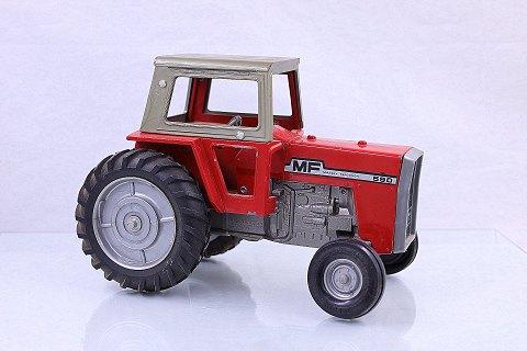 Massey Ferguson 590 traktor