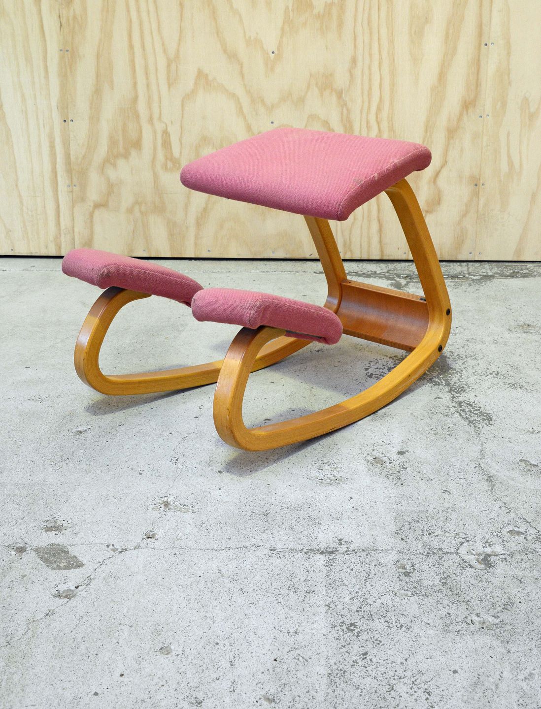 Kinnerup Antik & Porcelæn Ergonomisk stokke stol. * Model Kinnerup Antik & Porcelæn Ergonomisk stokke stol. * Model