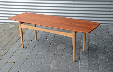 Dansk møbeldesign
Sofabord
Teak/Eg