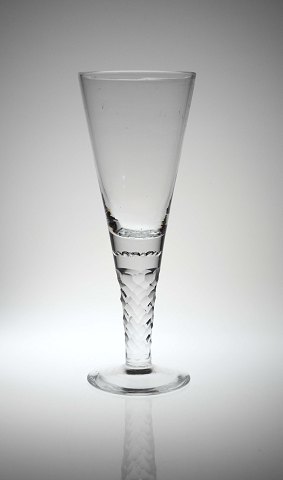Pokalglas med slibninger på stilk
Kastrup Glasværk
