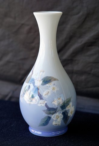 RC Vase
863/51
blomstergren med hvide blomster