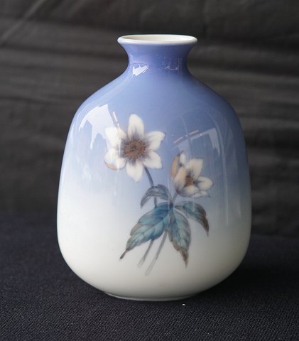 Lyngby Porcelæn
Vase med hvide blomster
1504/20