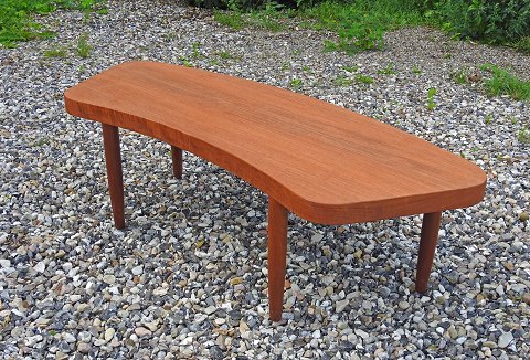 Dansk møbeldesign
Sofabord m/buet form
Teak