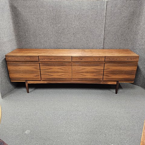 Ib Kofoed Larsen skænk
model FA-66
L 210 cm