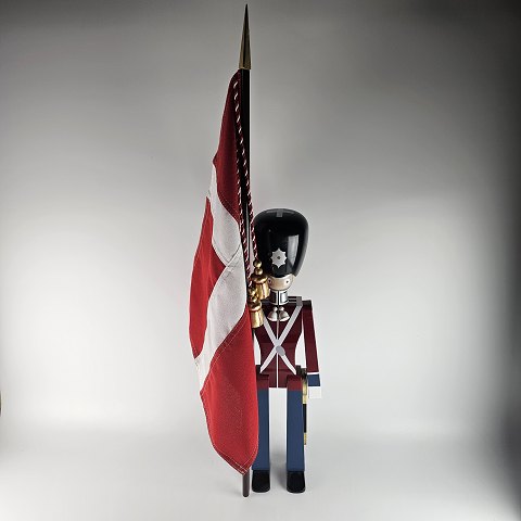 Kay Bojesen
Fanebærer
51 cm