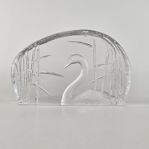 Mats Jonasson
Glas papirvægt  
11 cm