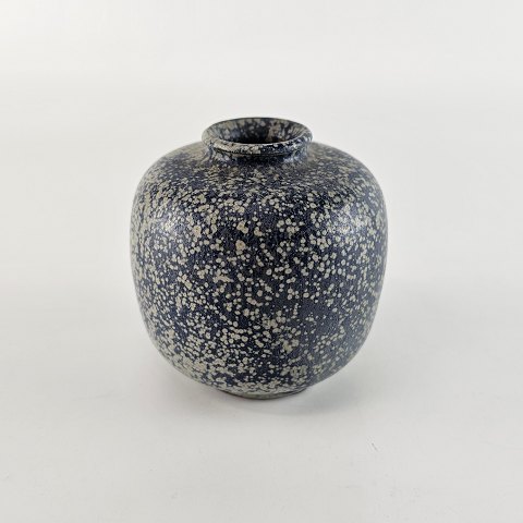 Arne Bang 
Lav, rund vase