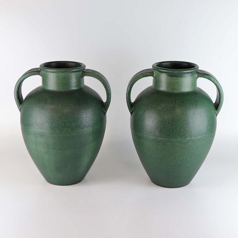 Holbæk keramik
To vaser
30/00
27 cm