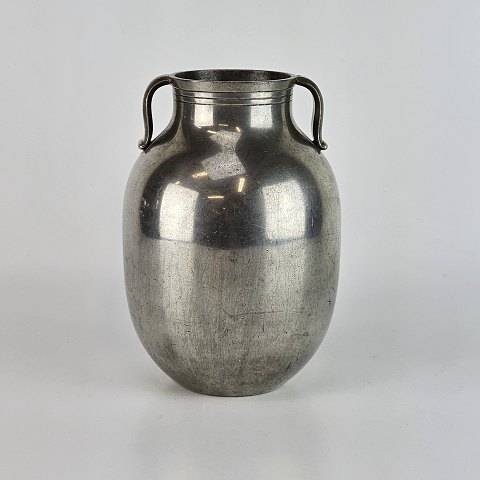 Just Andersen
1801
Vase med håndtag