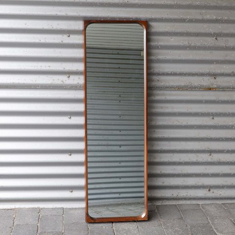 Palisander spejl
219
111,5 cm