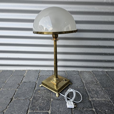 Bordlampe med messing stel
60 cm