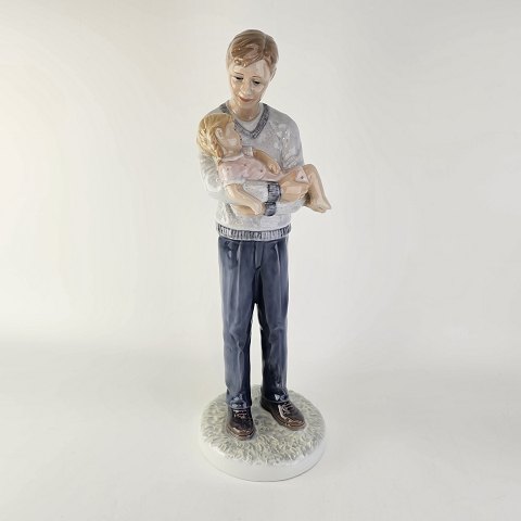 RC figur
Far med sovende pige
548