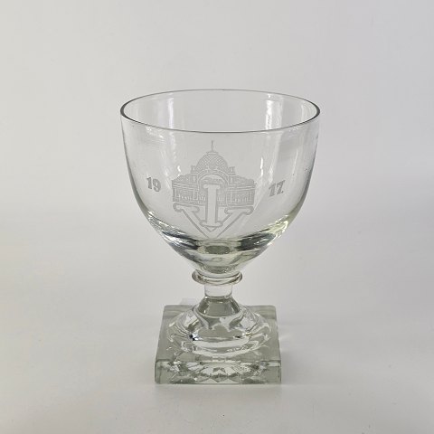 Gorm den gamle Vinglas i presset glas