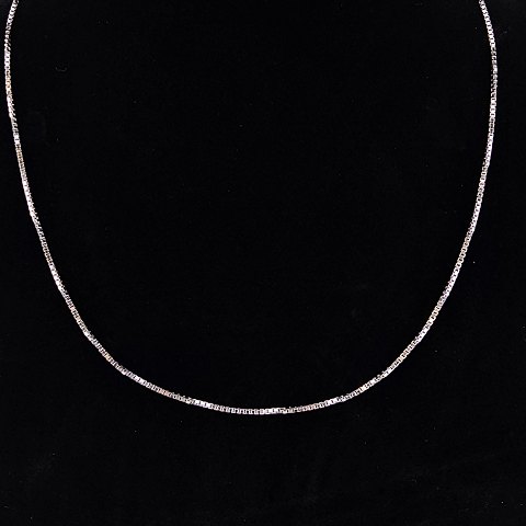Halskæde 
8K hvidguld
45 cm