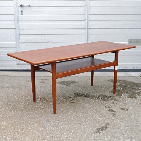 Sofabord med hyldeteak123,5 cm