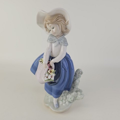 Lladro FigurPige med kurv18 cm