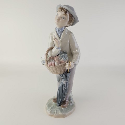 Lladro FigurDreng med paraply25 cm
