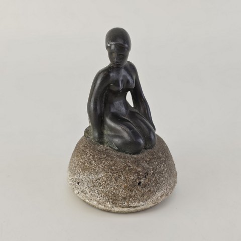Just Andersen FigurKvinde på sten7 cm