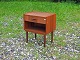 Dansk møbeldesign
Sengebord m/hylde og skuffe
Teak