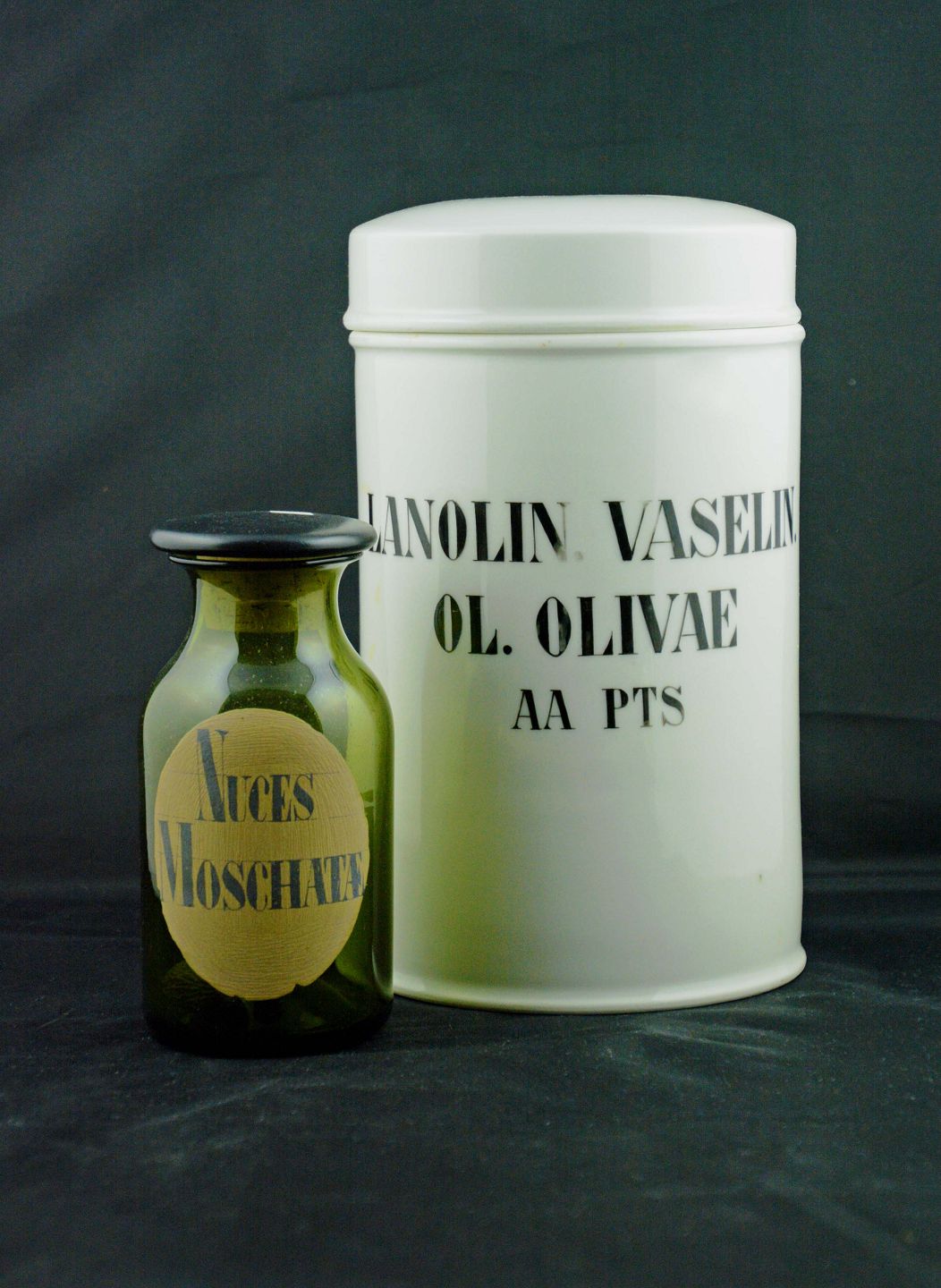 kinnerup-antik-porcel-n-2-apotekerkrukker