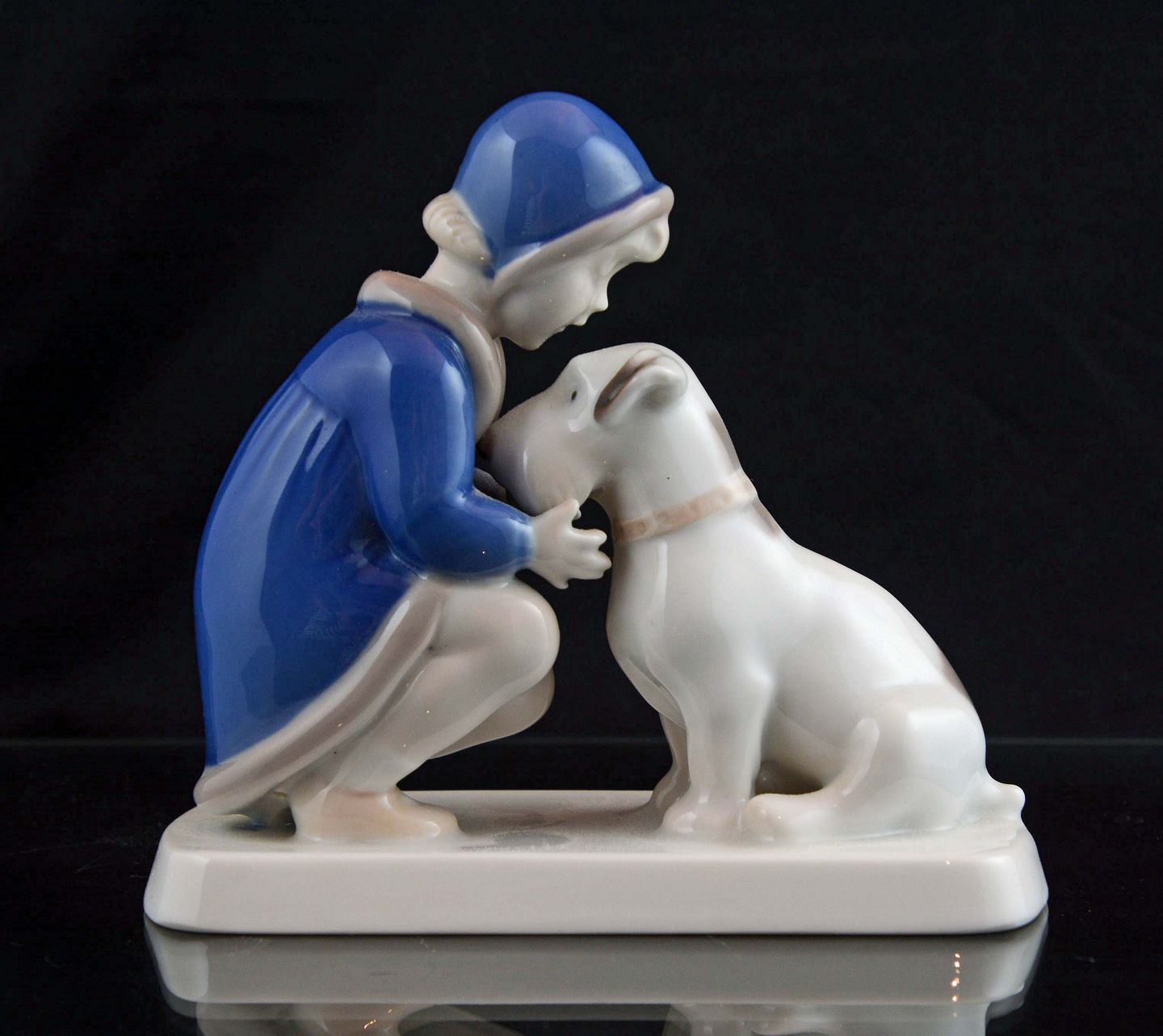 uklar indsats Selvrespekt Kinnerup Antik & Porcelæn - Pige med hund. * B&G