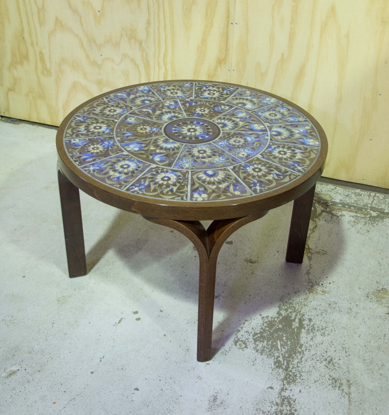 Spild kapital bord Kinnerup Antik & Porcelæn - Haslev møbelfabrik * Rundt sofabord m/kakler *  Bejdset bøg