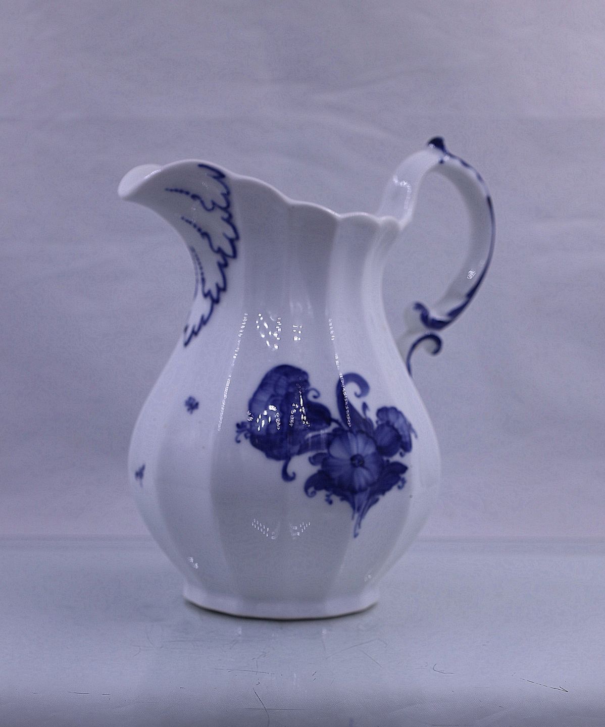 Kinnerup & Porcelæn - RC blå blomst * Mælkekande 10/8522